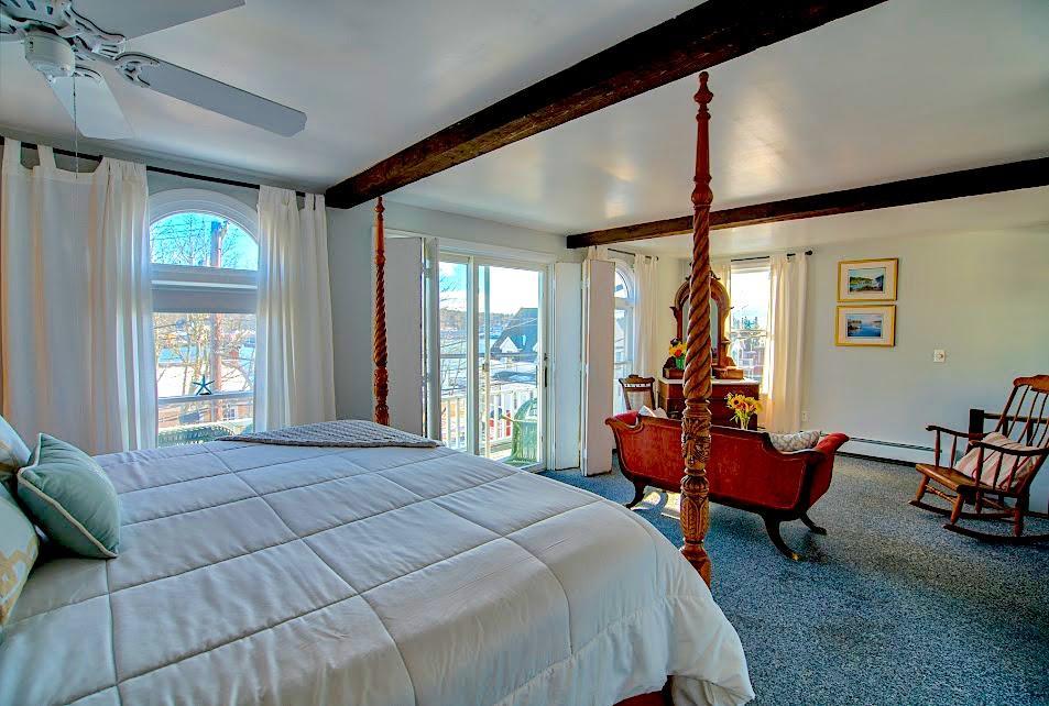 King Suite with Sea View - Captain's Quarters