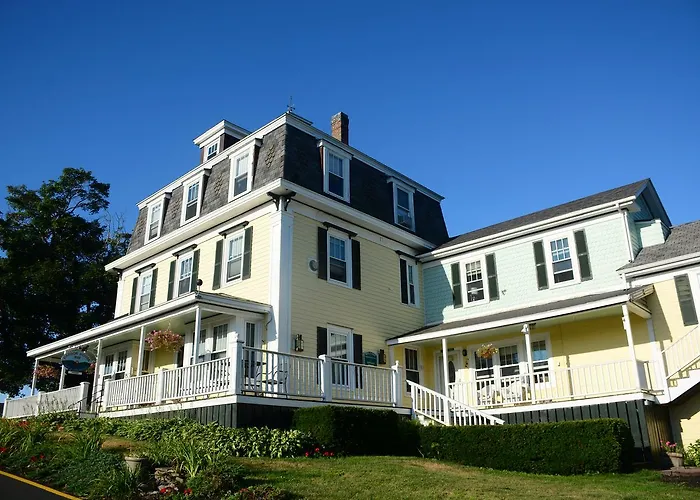 Harbor House Inn