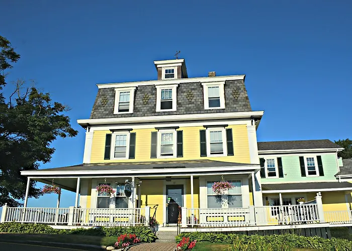 Harbor House Inn